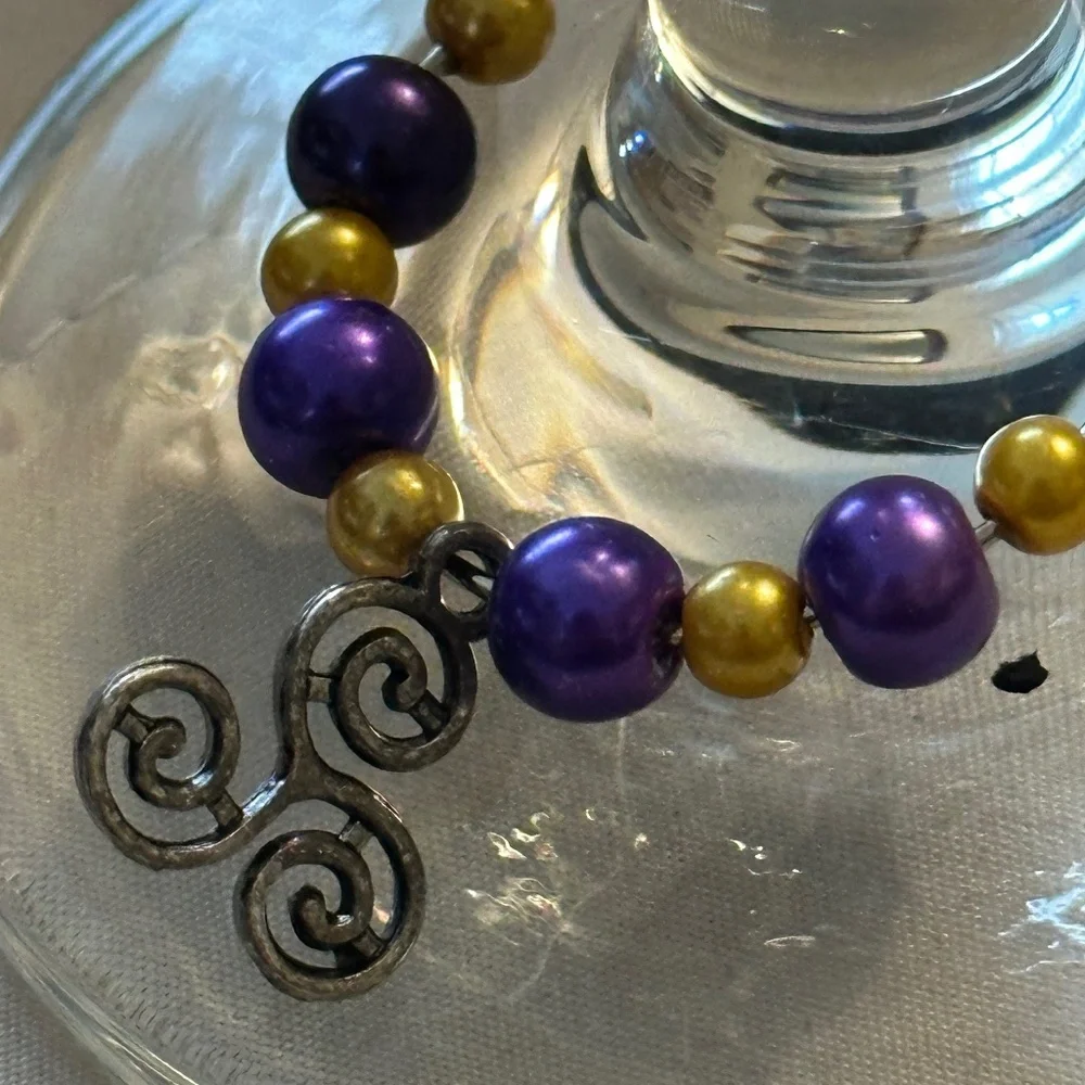 Wine glass tag stainless steel hoop gold/purple beads Celtic triple spiral
